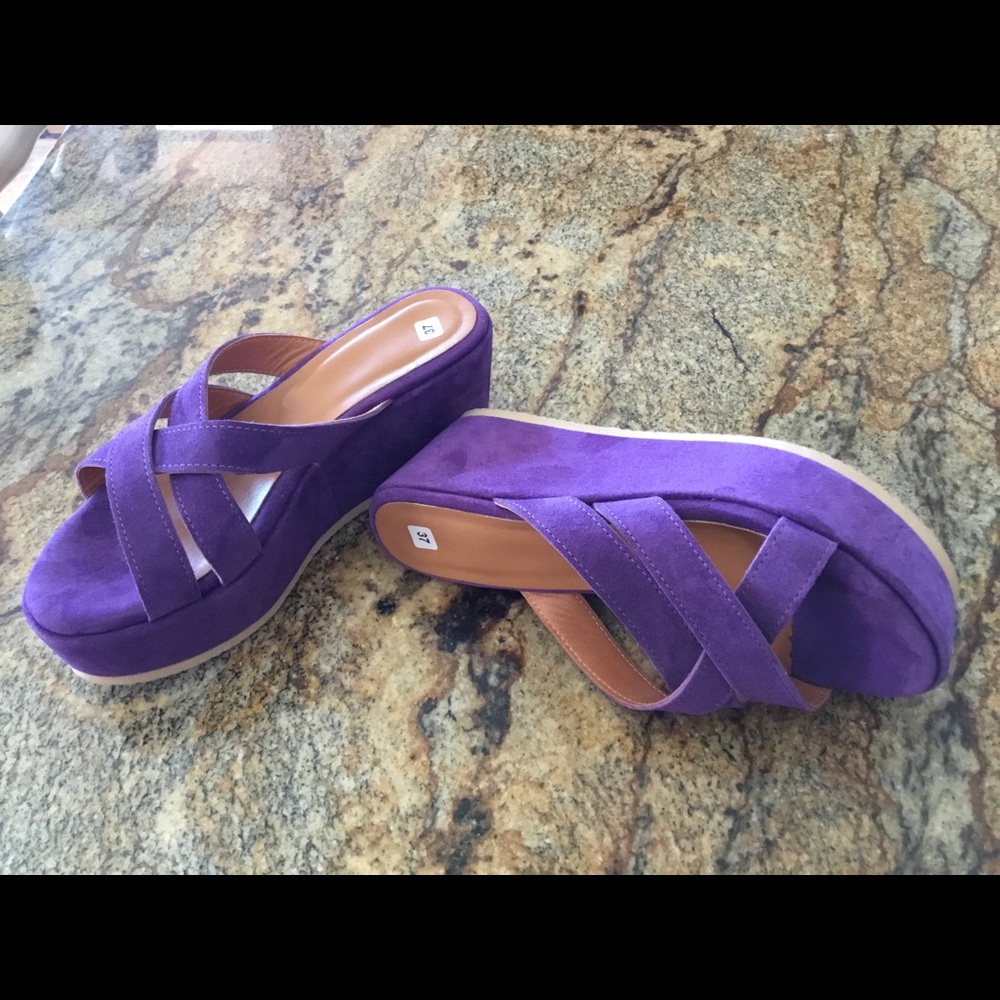 New Espadrilles comfortable  2 1/2 heel and 1” front platform perfect heigh.